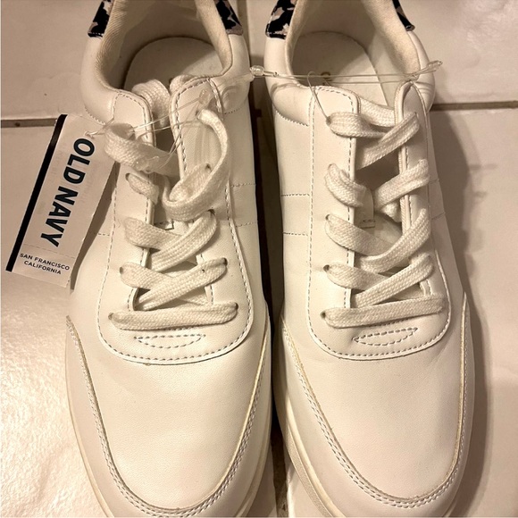 Old Navy Shoes - Old Navy women's Classic White Sneakers